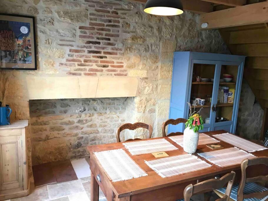 La Maison Du Puit Castels Екстериор снимка